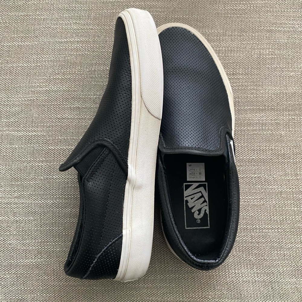 SLIP ON BLACK LEATHER VANS